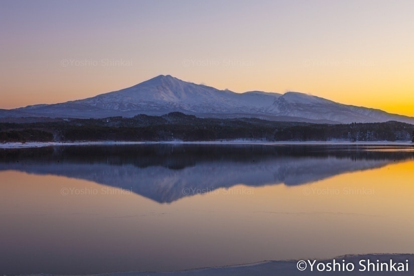 鳥海山と大谷地池